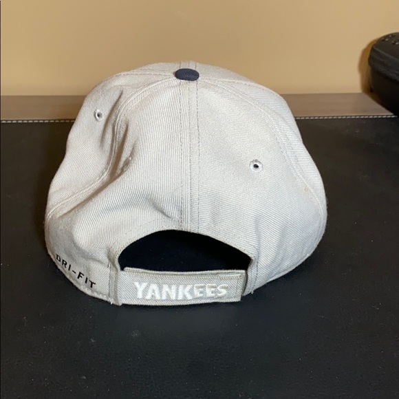 New York Yankees Nike Adjustable Hat - Picture 3 of 3